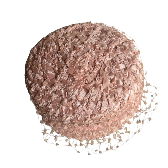 1960s‎ Marshall Field & Company Pale Pink Straw w/Netting Over Front Cloche Hat - Picture 4 of 7